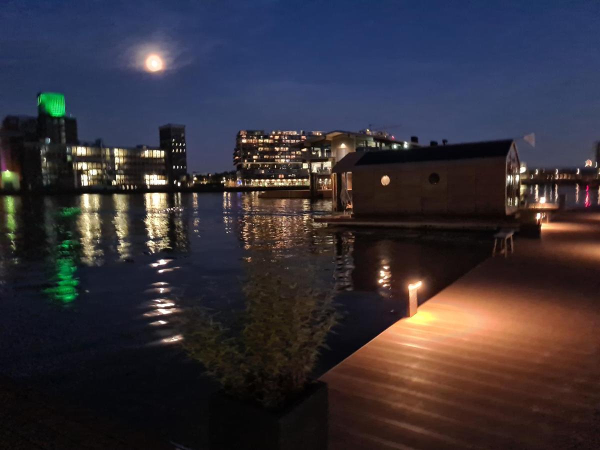 Wikkelboat Nr2 at Floating Rotterdam Rijnhaven Hotell Eksteriør bilde